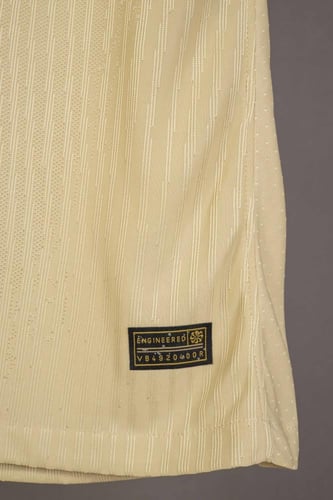 طقم برشلونة الاحتياطي 2026/2025