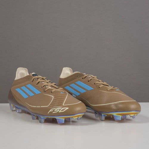 جزمة كرة قدم Adidas