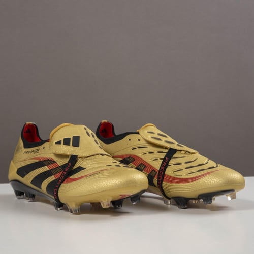 جزمة كرة قدم Adidas