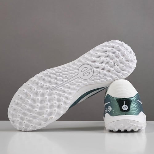 جزمة كرة قدم Nike