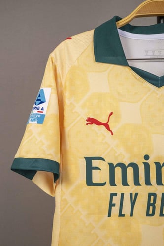 طقم ميلان الاحتياطي 2026/2025