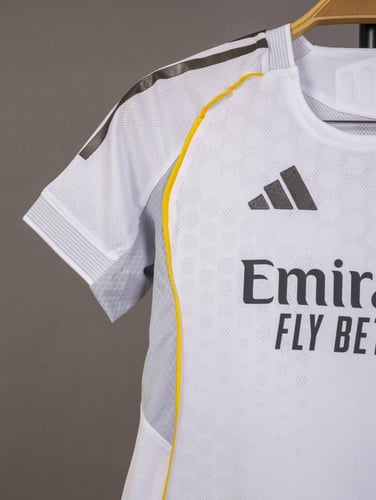 طقم ريال مدريد الاساسي اطفال 2026/2025