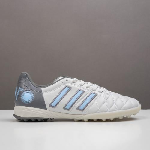 جزمة كرة قدم Adidas