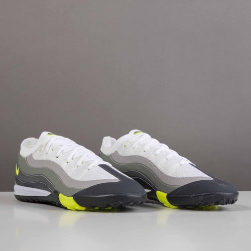 جزمة كرة قدم Nike