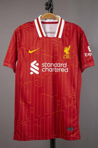 طقم ليفربول الاساسي 2024/2025