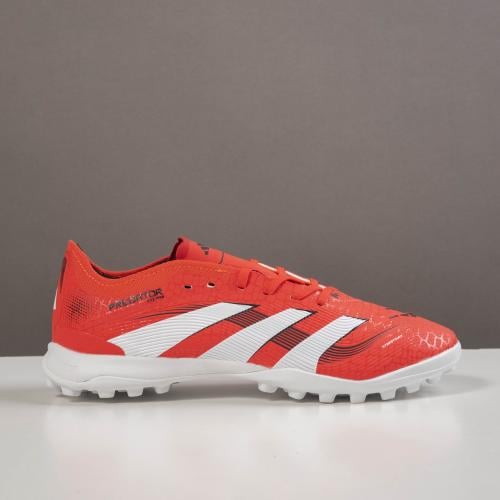 جزمة كرة قدم Adidas