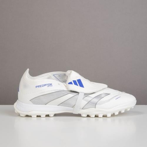 جزمة كرة قدم Adidas