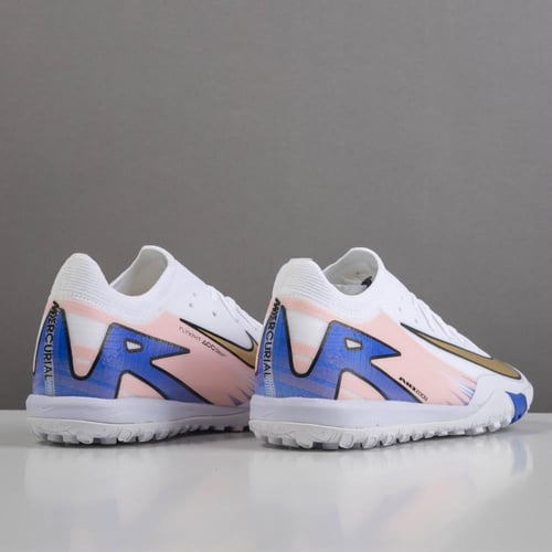 جزمة كرة قدم Nike