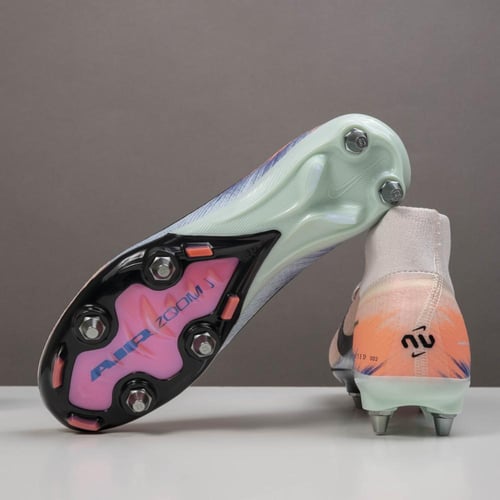 جزمة كرة قدم Nike