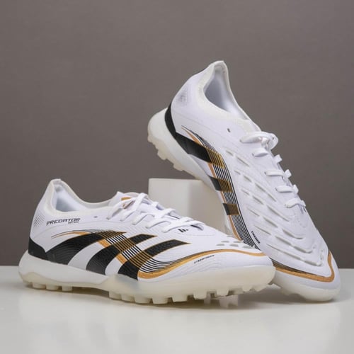 جزمة كرة قدم Adidas