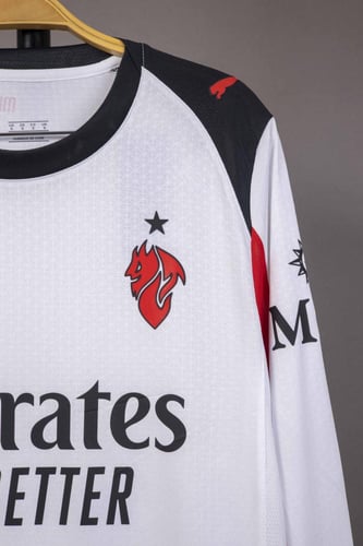 طقم ميلان الاحتياطي 2026/2025