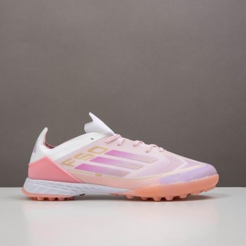 جزمة كرة قدم Adidas