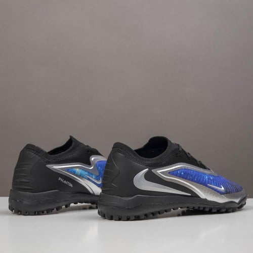 جزمة كرة قدم Nike