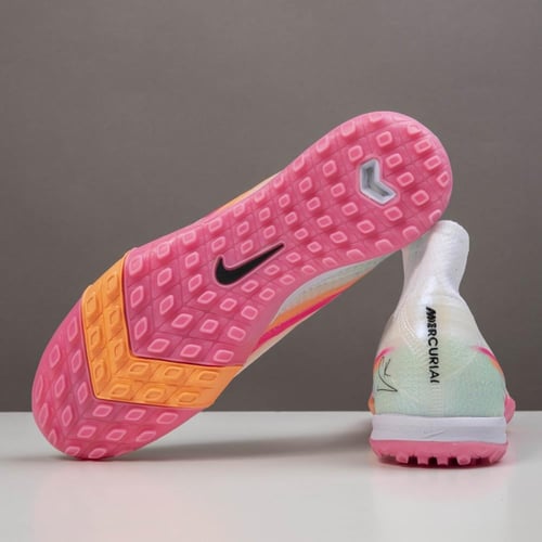 جزمة كرة قدم Nike