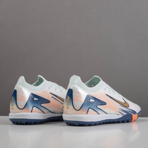 جزمة كرة قدم Nike