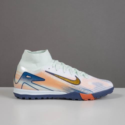 جزمة كرة قدم Nike