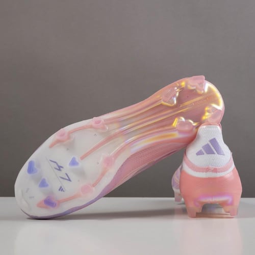 جزمة كرة قدم Adidas