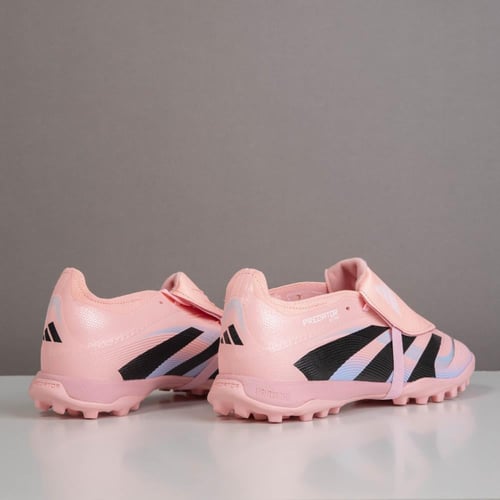 جزمة كرة قدم Adidas