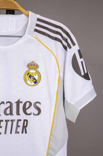 قميص ريال مدريد الاساسي 2025/2026