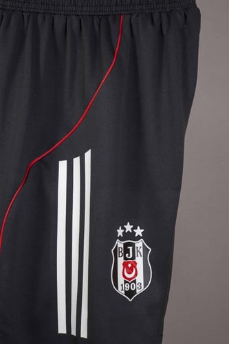 طقم بشكتاش الاساسي 2026/2025