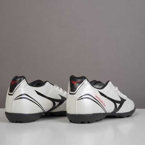 جزمة كرة قدم Mizuno
