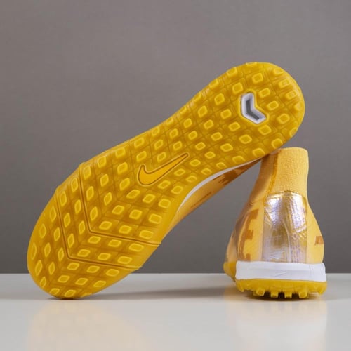 جزمة كرة قدم Nike