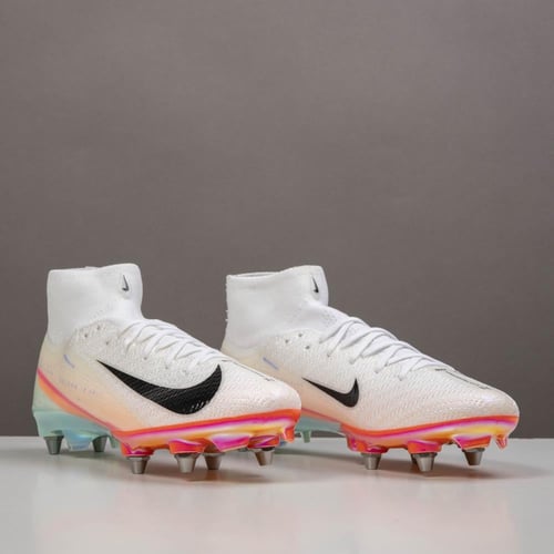 جزمة كرة قدم Nike
