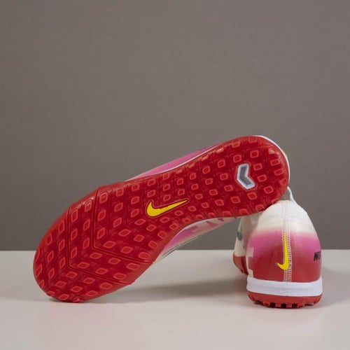 جزمة كرة قدم Nike