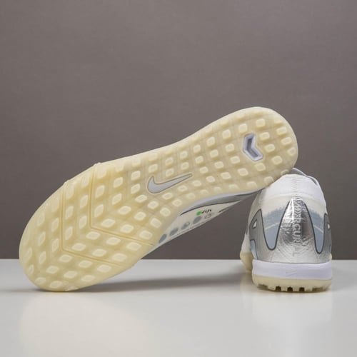 جزمة كرة قدم Nike