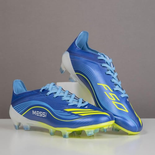 جزمة كرة قدم Adidas