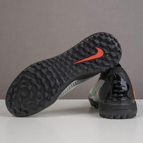 جزمة كرة قدم Nike