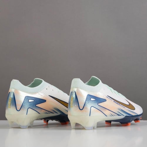 جزمة كرة قدم Nike