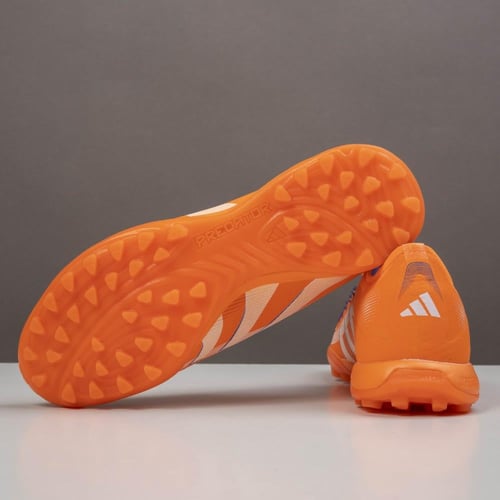 جزمة كرة قدم Adidas
