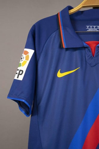 طقم برشلونة الاحتياطي 2003/2004