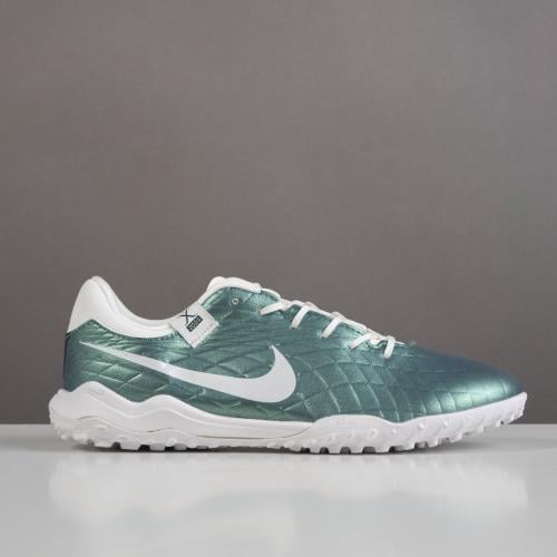 جزمة كرة قدم Nike