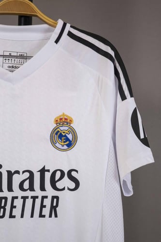 طقم ريال مدريد الاساسي 2025/2024 نسخة جمهور