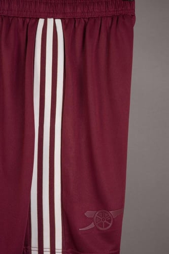 طقم ارسنال الابيض 2026/2025