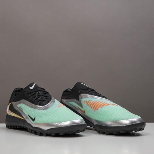 جزمة كرة قدم Nike