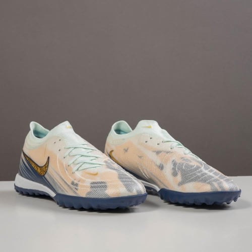 جزمة كرة قدم Nike