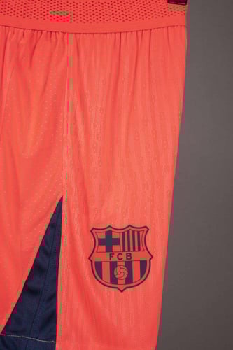 طقم برشلونة الاحتياطي كم طويل 2026/2025