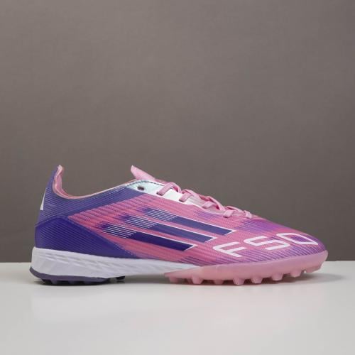 جزمة كرة قدم Adidas