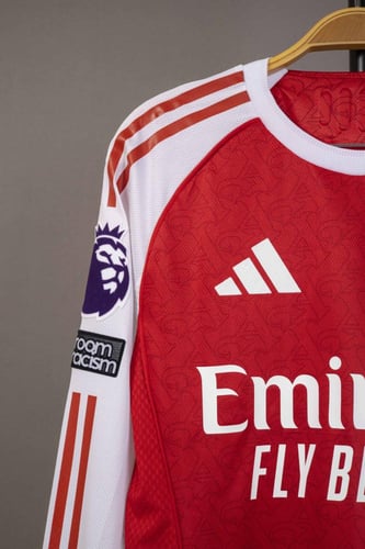 طقم ارسنال الاساسي كم طويل 2025/2026