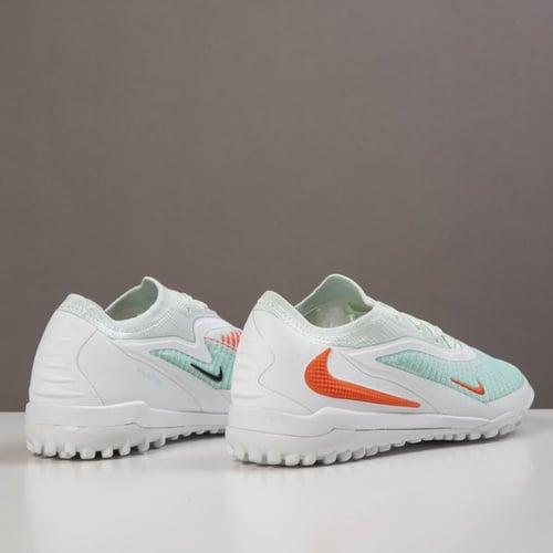 جزمة كرة قدم Nike