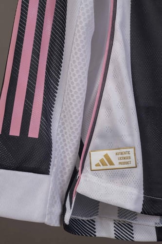 طقم يوفنتوس الاساسي كم طويل2025/2026