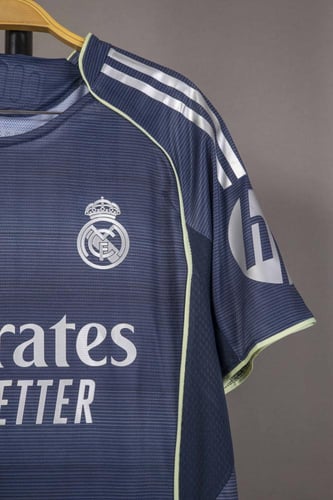 قميص ريال مدريد الاحتياطي 2026/2025