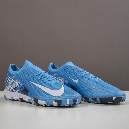 جزمة كرة قدم Nike