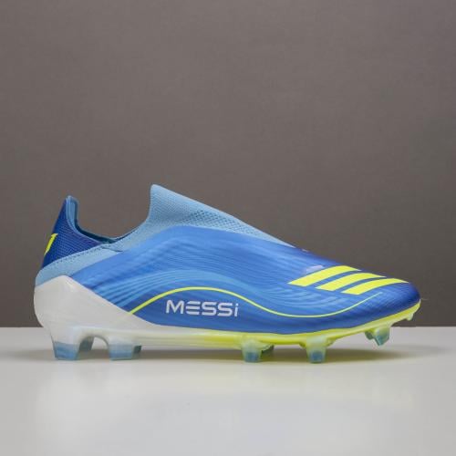 جزمة كرة قدم Adidas