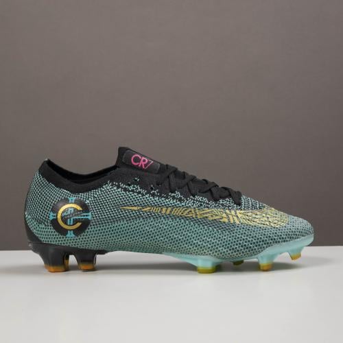 جزمة كرة قدم Nike