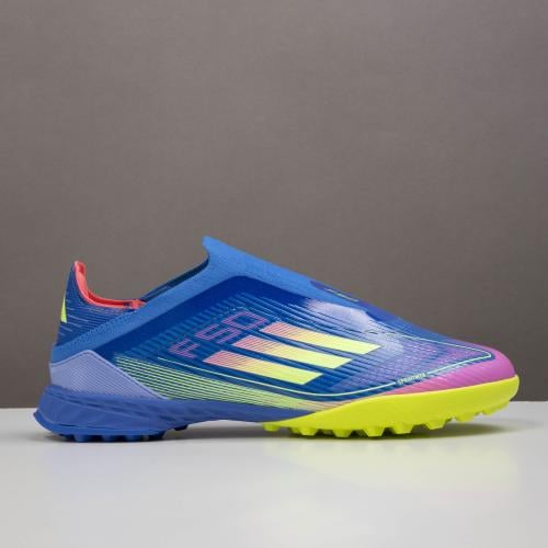 جزمة كرة قدم Adidas