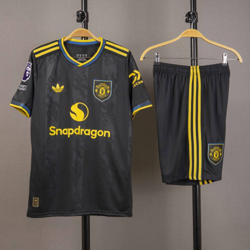 طقم مانشستر يونايتد الاحتياطي 2025/2026